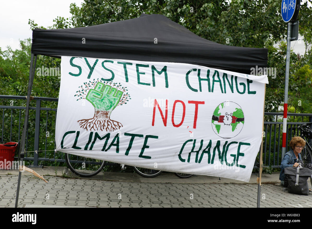 Mannheim, Germany. 3rd August 2019. A banner reads 'System change, not climate change'. Activists from the Ende Gelande organisation have occupied the coal conveyor belt on the large coal power plant in Mannheim. They also block the main entrance of the plant, calling for an end to the use of coal in energy production and the use of renewable energy sources. Stock Photo