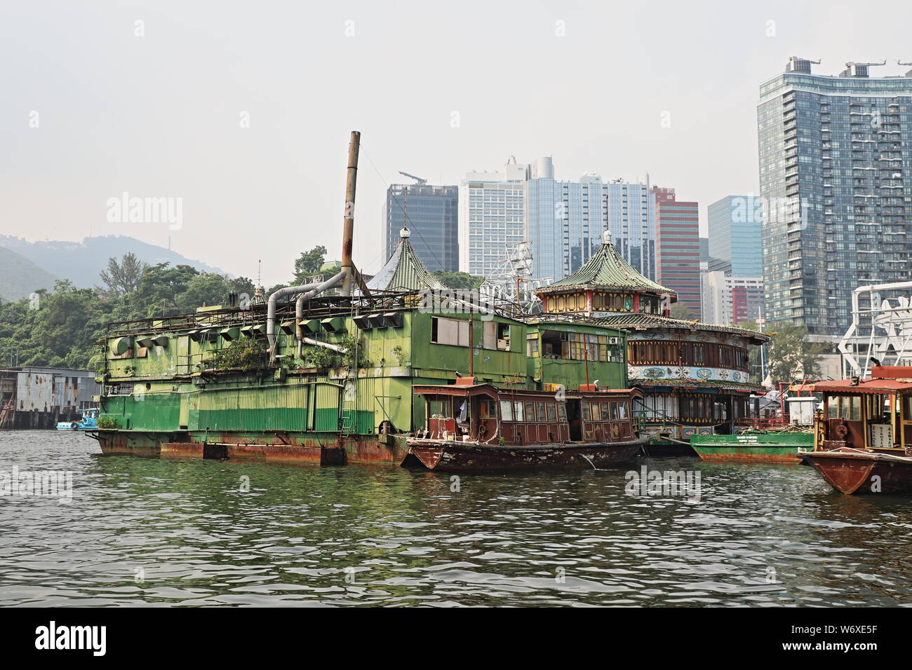Floating Restaurant Living Quarters, Aberdeen Harbour, Hong Kong Stock Photo