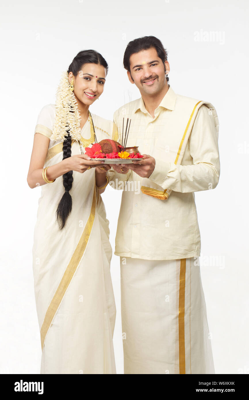 Traditional dress maharashtra hi-res stock photography and images - Page 9  - Alamy