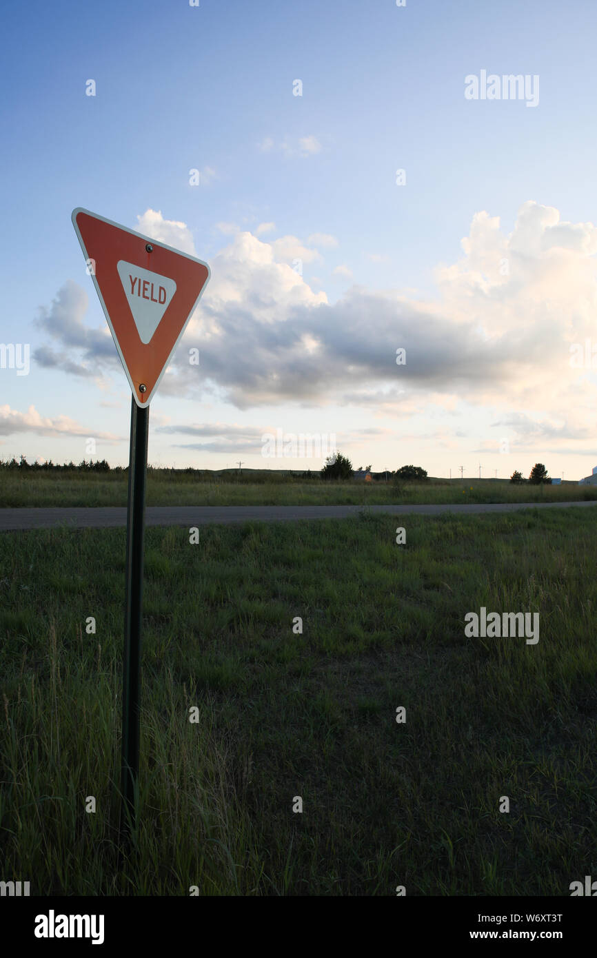 American yield sign hi-res stock photography and images - Alamy