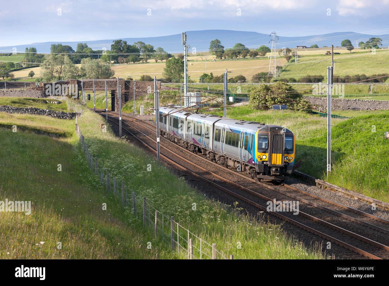 22/06/2019 Shap Beck (North of Shap) 350409 1709 Glasgow Central to Manchester Airport Stock Photo