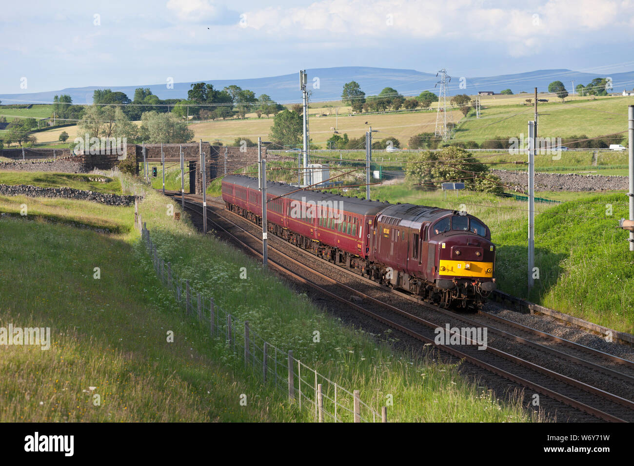 West Coast Railways class 37 37669 on the west coast mainline with charter carriages