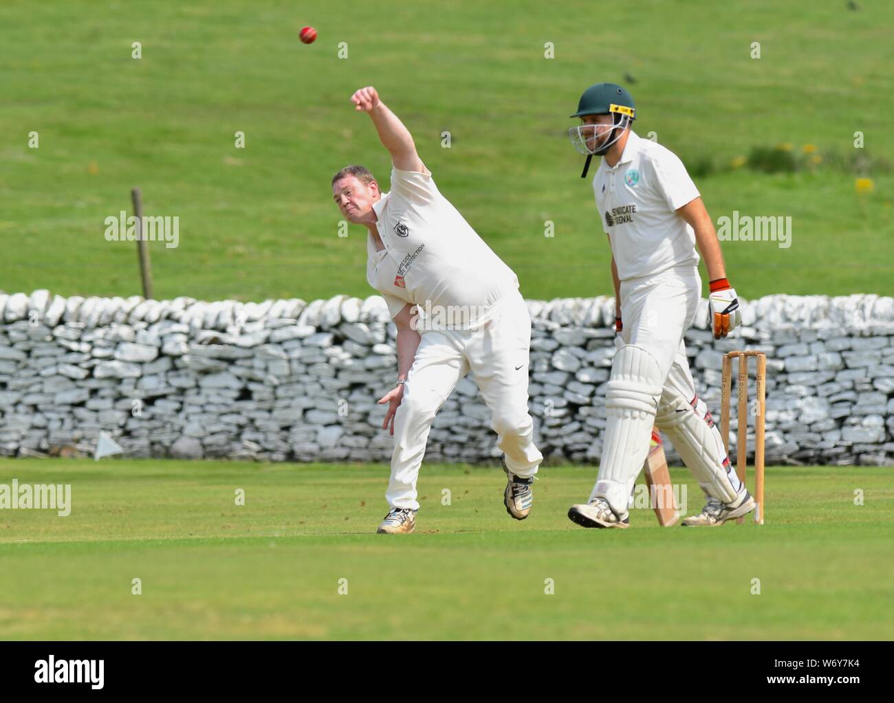 A fast bowler in actionin the match between Old Glossop and Tintwistle Stock Photo