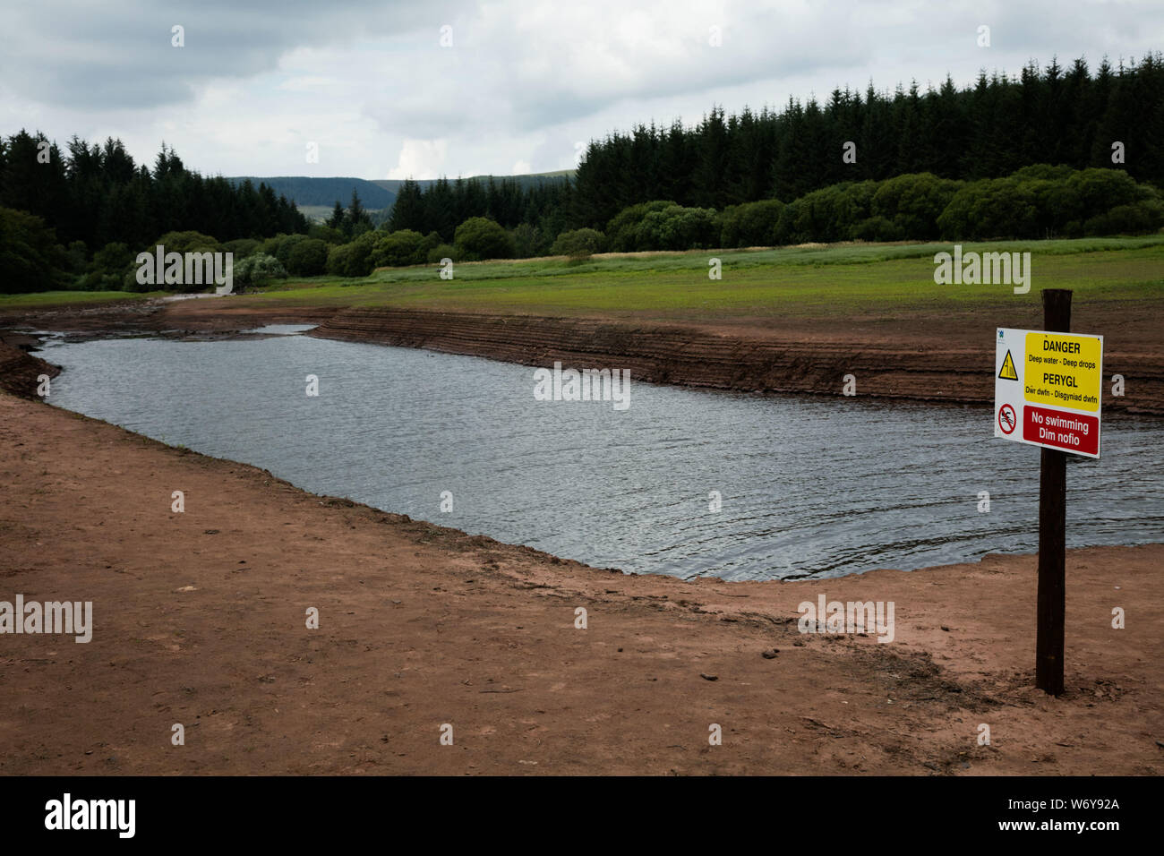 Llwyn On Reservoir, Merthyr Tydfil, South Wales, UK.  3 August 2019.  UK weather: With the continued heatwave over recent weeks, the reservoir has depleted and uncovered an old bridge normally underwater, Pont Yr Daf.  It was in use before the reservoir's construction.  Credit: Andrew Bartlett/Alamy Live News Stock Photo