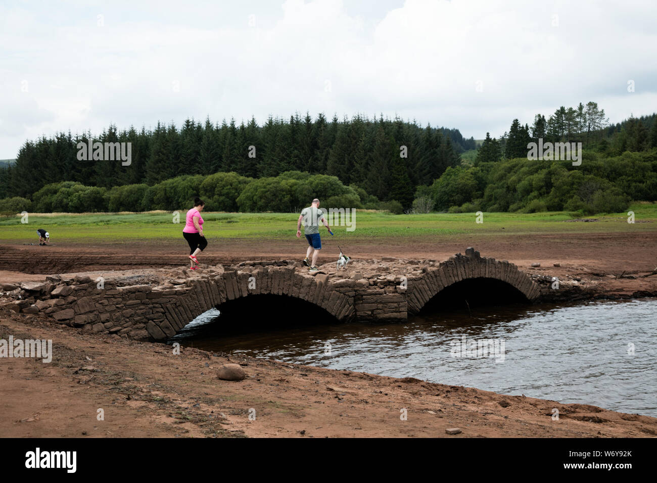 Llwyn On Reservoir, Merthyr Tydfil, South Wales, UK.  3 August 2019.  UK weather: With the continued heatwave over recent weeks, the reservoir has depleted and uncovered an old bridge normally underwater, Pont Yr Daf.  It was in use before the reservoir's construction.  Credit: Andrew Bartlett/Alamy Live News Stock Photo
