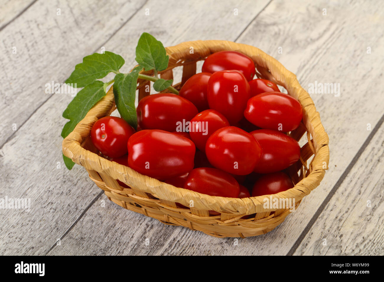 Sweet Red cherry tomatoes in the bowl Stock Photo - Alamy