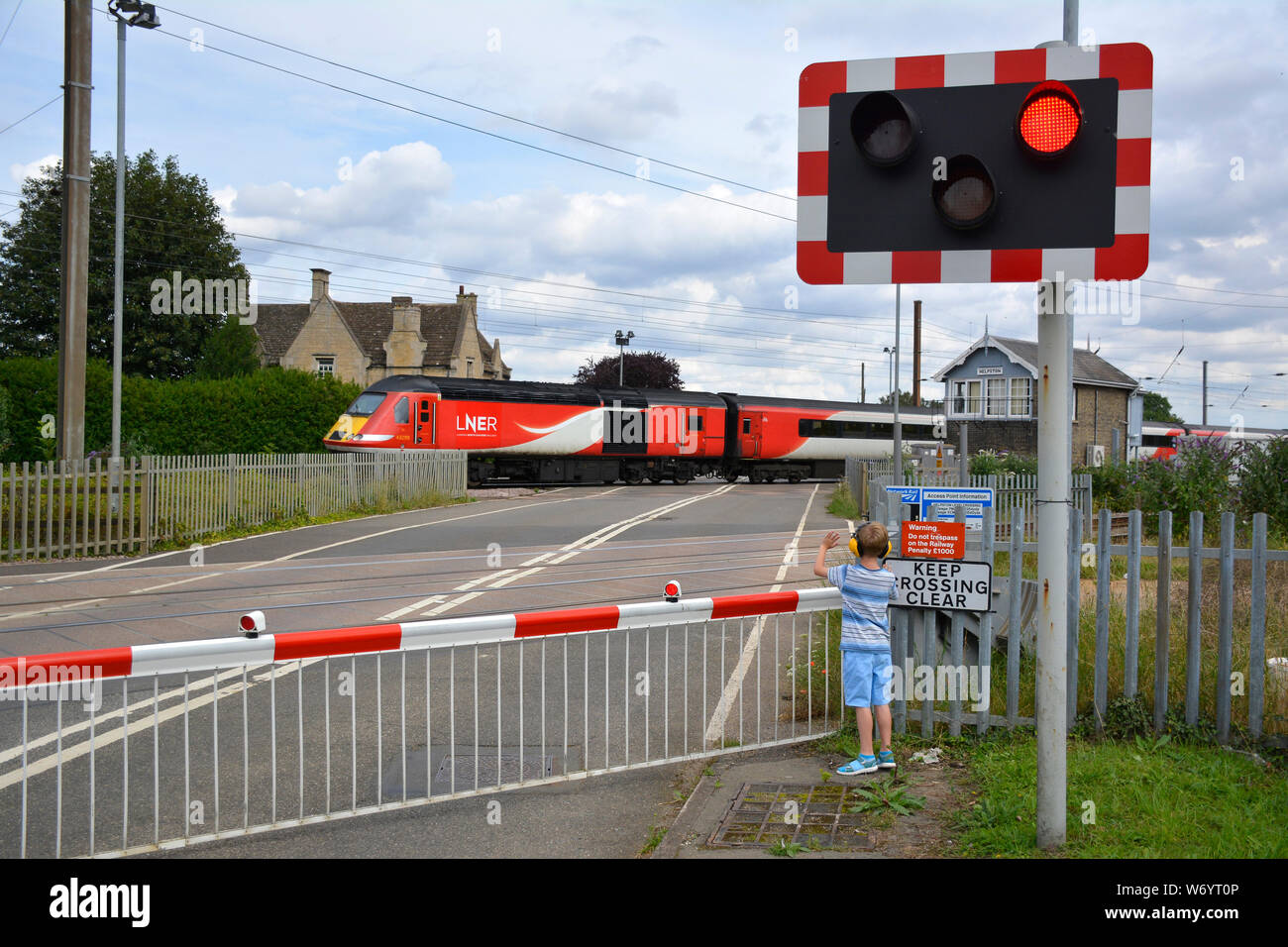 Lner Class 43 Hst Crosses Helpston Level Crossing Cambridgeshire Uk At Speed Stock Photo Alamy Lner Class 43 Hst Crosses Helpston Level Crossing Cambridgeshire Uk At Speed Stock Photo Alamy