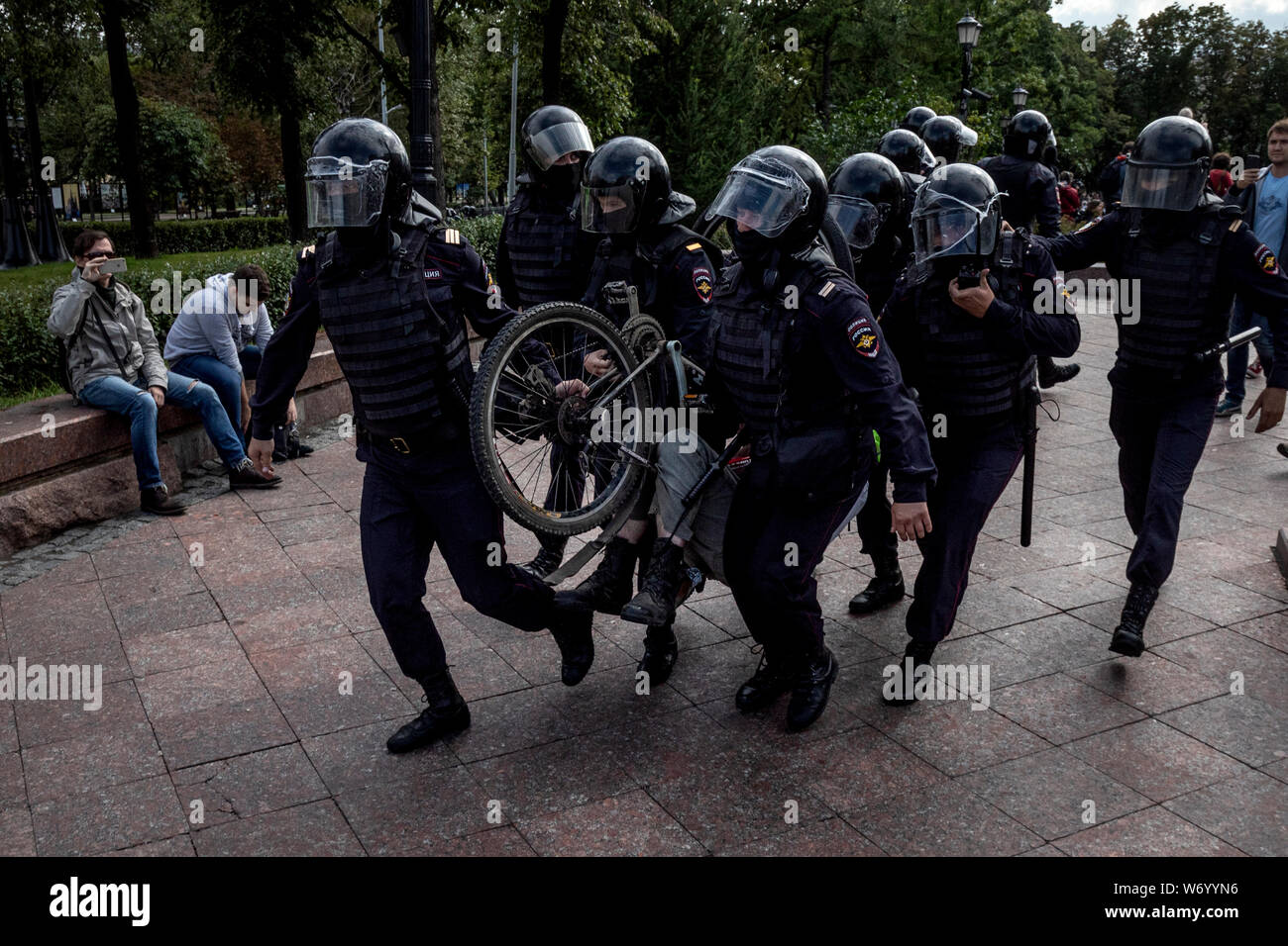 Police officers rally in moscow hi-res stock photography and images - Alamy