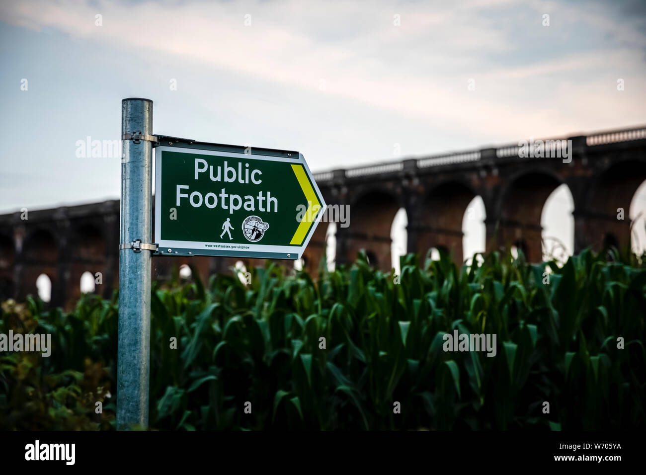 Footpath signpost, Ouse Valley Viaduct Stock Photo