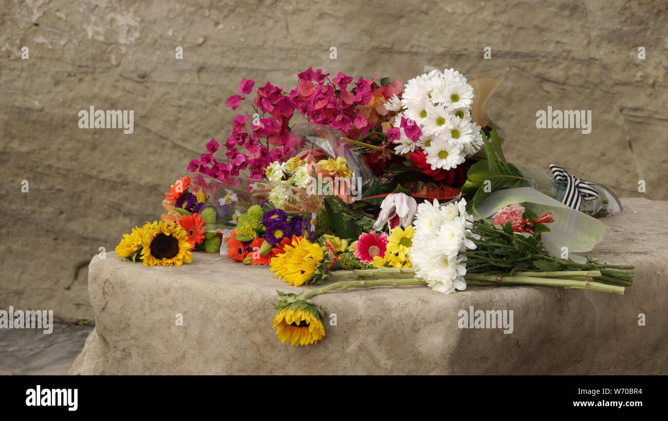 Bouquet of flowers laid on rock to mourn people killed by bluff collapse on August 2, 2019 on Grandview Beach in Encinitas, CA Stock Photo