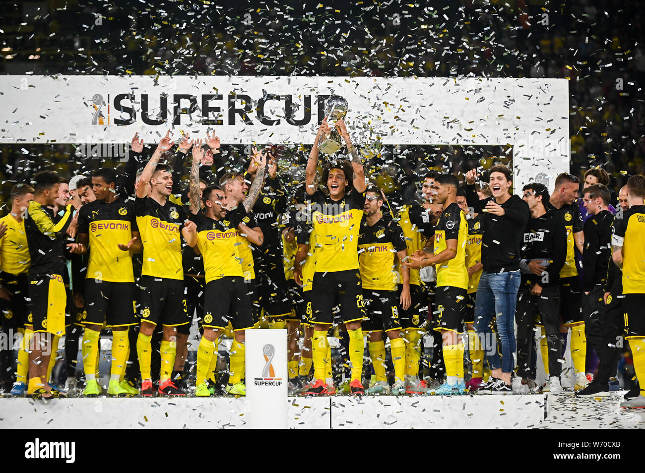Borussia Dortmund team seen with supercup during the Germany Supercup Final 2019 match between Borussia Dortmund and Bayern Munich.Final score: Borussia Dortmund 2:0 Bayern Munich) Stock Photo