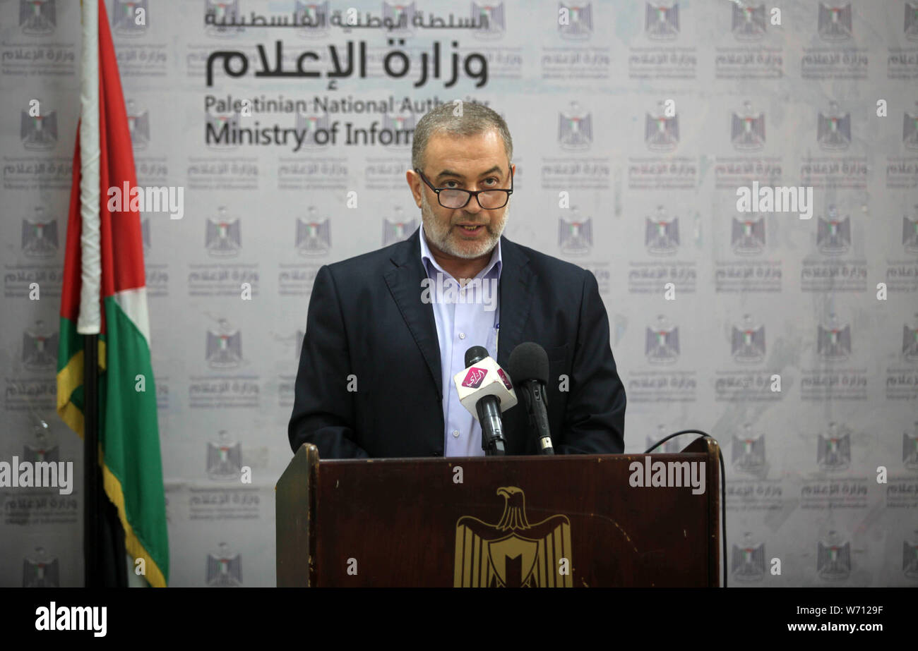 Gaza City, Gaza Strip, Palestinian Territory. 4th Aug, 2019. Deputy Undersecretary of the Ministry of Awqaf and Religious Affairs, Shukri Al-Taweel, speaks during a press conference about the Hajj season 2019, in Gaza City, on August 4, 2019 Credit: Mahmoud Ajjour/APA Images/ZUMA Wire/Alamy Live News Stock Photo