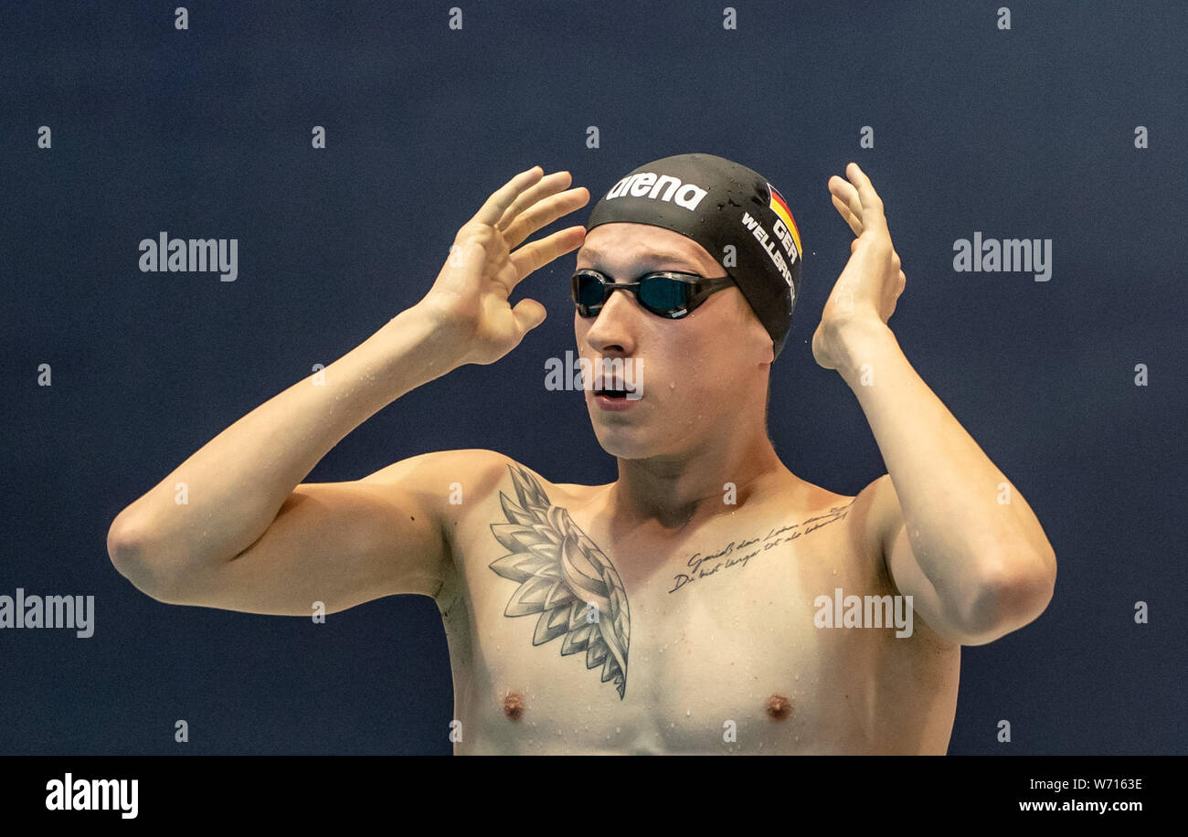Swimming mens 400m freestyle hi-res stock photography and images - Alamy