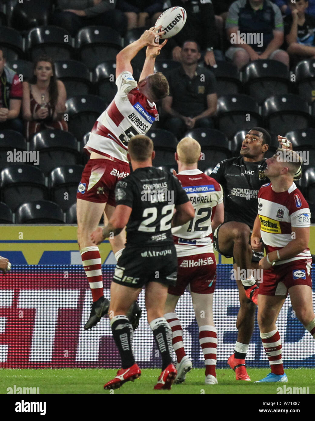 1st August 2019 , KCOM Stadium, Hull, England; Betfred Super League, Round 24, Hull FC vs Wigan Warriors ; Joe Burgess (5) of Wigan Warriors gets up for the high ball  Credit: David Greaves/News Images Stock Photo