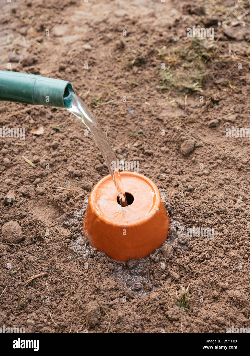 Filling a clay pot with water hires stock photography and images Alamy