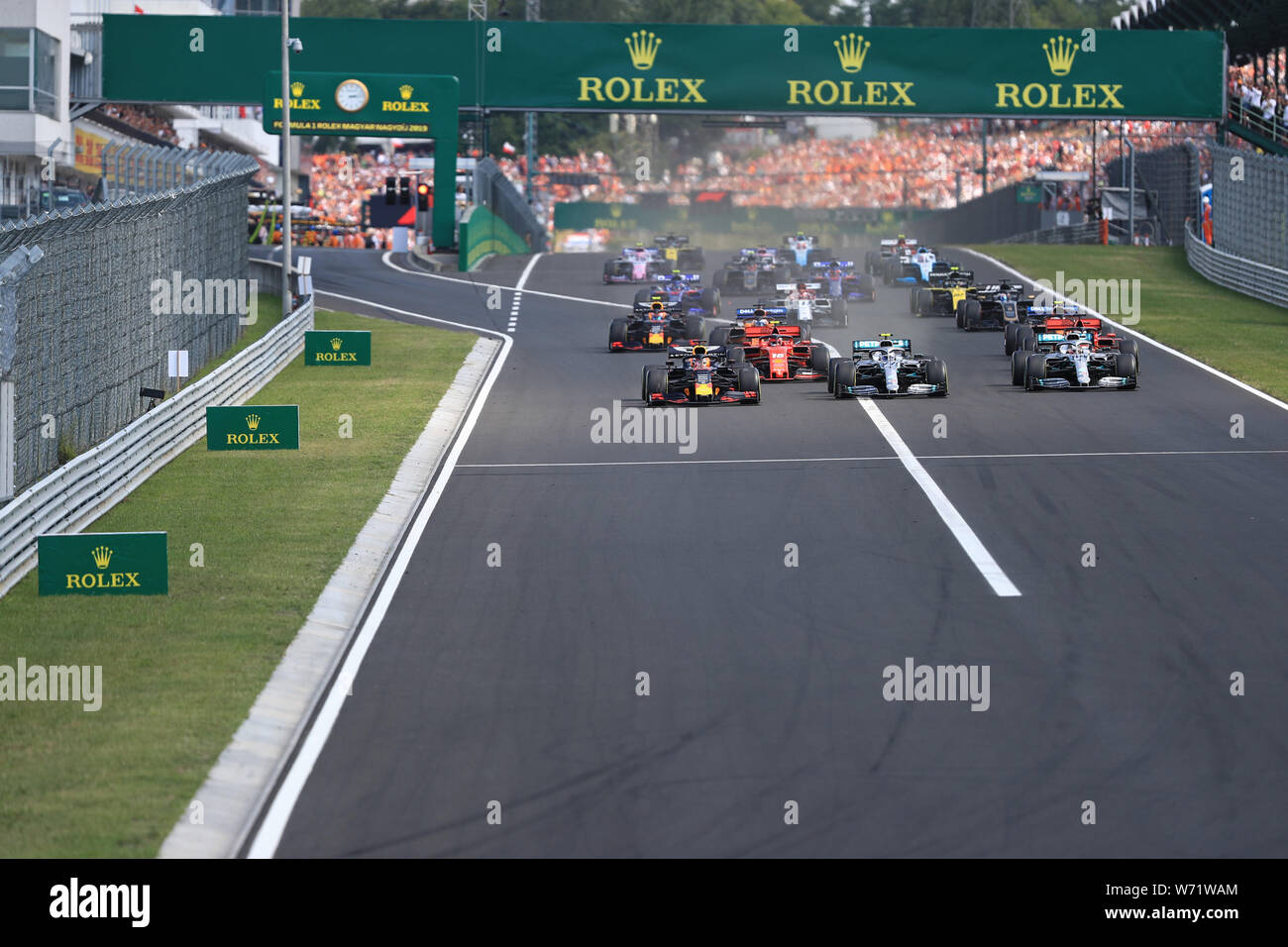 Hungaroring Circuit Mogyorod Budapest Hungary 4th Aug 2019 Formula 1 Rolex Hungary Grand Prix Race Day Aston Martin Red Bull Racing Max Verstappen Leads Race Start With Mercedes Amg Petronas Motorsport Valtteri