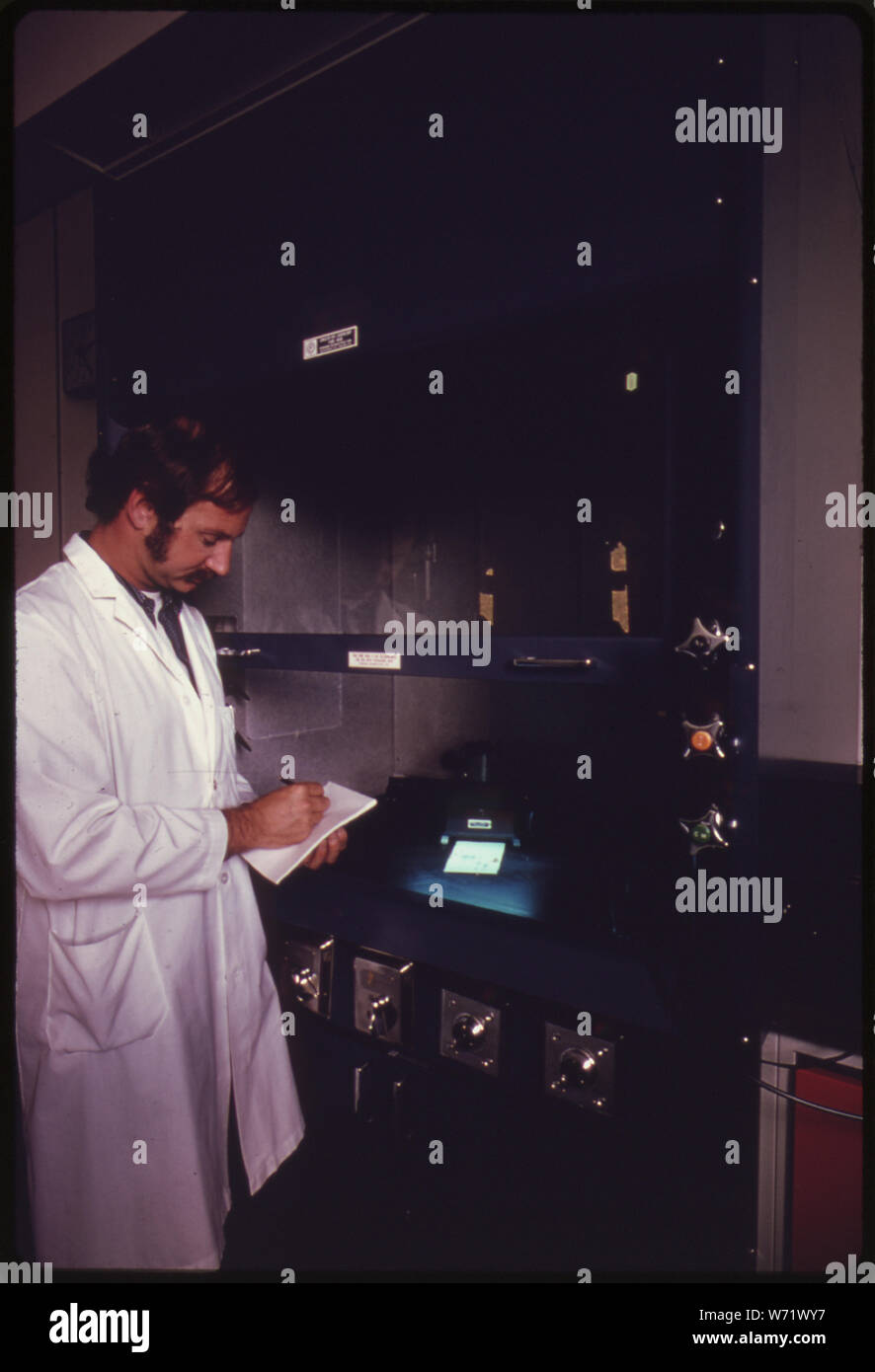 Environmental protection agency technician hi-res stock photography and ...