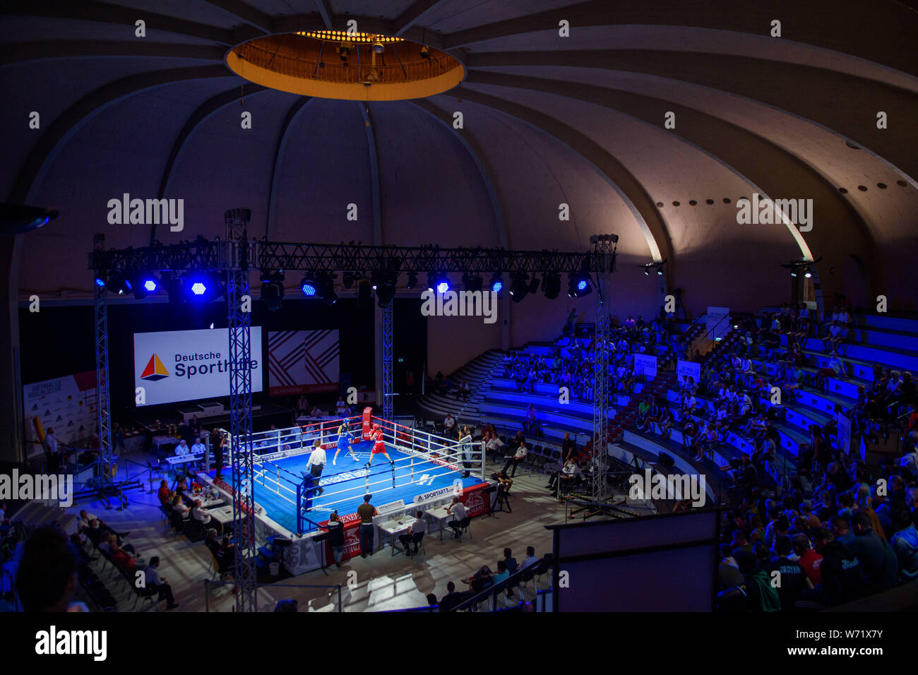 Berlin, Germany. 04th Aug, 2019. Boxing: German championship, cupola hall in the Olympic Park. Stefanie von Berge (l-r) and Kübra Kaplan box against each other in the weight class Halbwelterweight in the cupola hall in the Olympic Park. Credit: Gregor Fischer/dpa/Alamy Live News Stock Photo