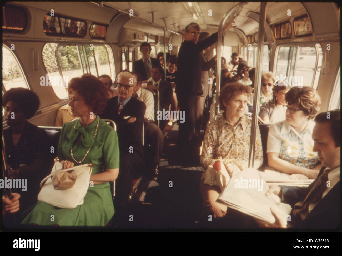 COMMUTERS ABOARD A METROPOLITAN ATLANTA RAPID TRANSIT AUTHORITY (MARTA) BUS IN ATLANTA, GEORGIA. IN 1974 THE SYSTEM CARRIED 73,727,000 PASSENGERS, AN INCREASE OF 27 PERCENT FROM 1970. ALMOST 90 PERCENT OF THE INCREASE CAME FROM THE SECTOR OF POPULATION WHO HAD NOT RIDDEN THE BUS BEFORE. THEY WERE ATTRACTED BY A COMBINATION OF A FARE DECREASE FROM 40 TO 15 CENTS, NEW BUSES, NEW ROUTES, NIGHT SERVICE, PASSENGER WAITING SHELTERS AND FRINGE PARKING Stock Photo