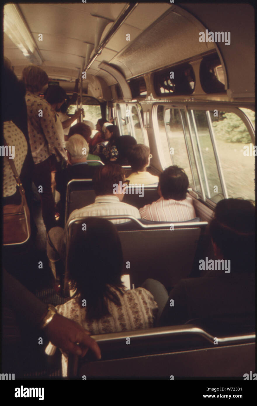 COMMUTERS ABOARD A METROPOLITAN ATLANTA RAPID TRANSIT AUTHORITY (MARTA) BUS IN ATLANTA, GEORGIA. IN 1974 THE SYSTEM CARRIED 73,727,000 PASSENGERS, AN INCREASE OF 27 PERCENT FROM 1970. ALMOST 90 PERCENT OF THE INCREASE CAME FROM THE SECTOR OF POPULATION WHO HAD NOT RIDDEN THE BUS BEFORE. THEY WERE ATTRACTED BY A COMBINATION OF A FARE DECREASE FROM 40 TO 15 CENTS, NEW BUSES, NEW ROUTES, NIGHT SERVICE, PASSENGER WAITING SHELTERS AND FRINGE PARKING Stock Photo