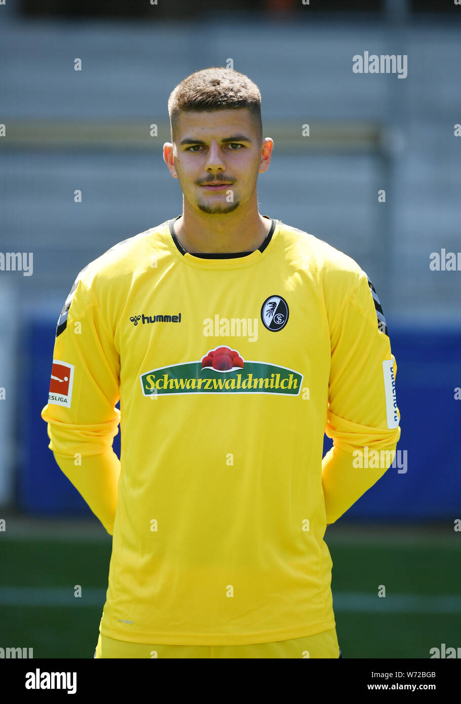 goalkeeper Niclas Thiede of SC Verl looks on during the 3. Liga match  News Photo - Getty Images