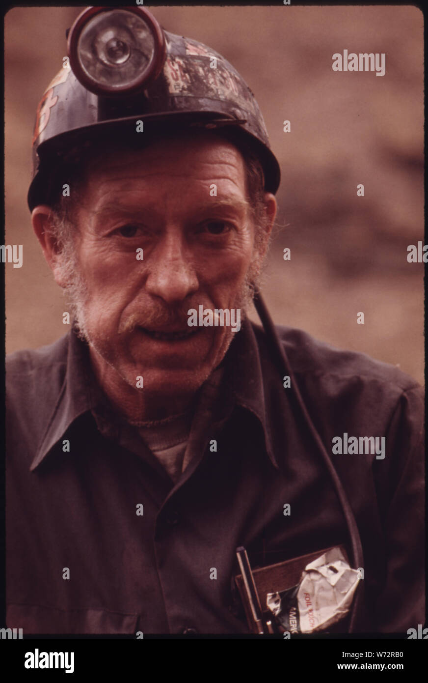 ONE OF A SERIES OF PORTRAITS OF MINERS WAITING TO GO WORK ON THE 4 P.M. TO MIDNIGHT SHIFT AT THE VIRGINIA-POCAHONTAS COAL COMPANY MINE #4 NEAR RICHLANDS, VIRGINIA. HIS POCKET HOLDS RED MAN CHEWING TOBACCO WHICH MANY OF THE MINERS USE BECAUSE IT IS AGAINST MINE LAW TO SMOKE UNDERGROUND. MANY OF THE MINERS ALSO CARRY THEIR OWN WATER FROM HOME RATHER THAN DRINK THAT WHICH IS PROVIDED BY THE COAL COMPANIES Stock Photo