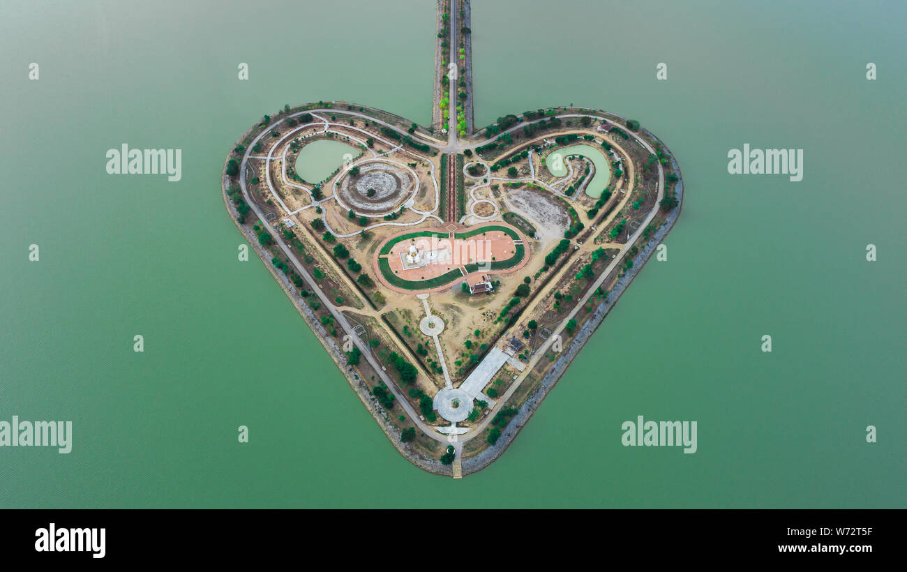 Holly Heart Twitter