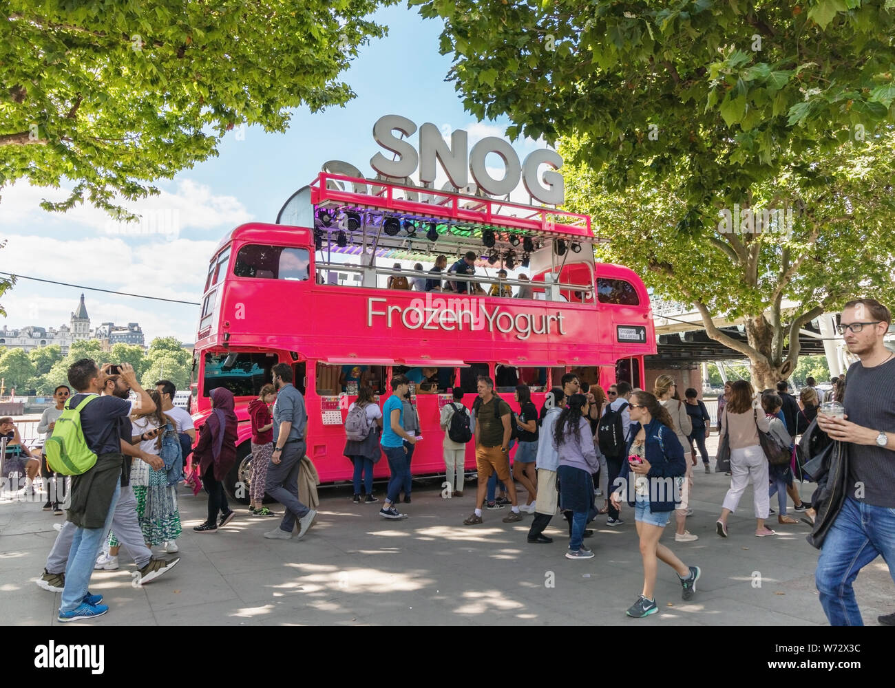 Frozen yoghurt vendor hires stock photography and images Alamy