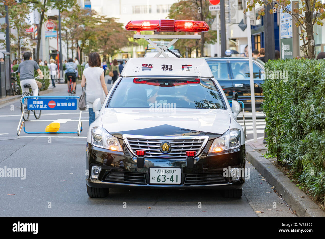 TOKYO, JAPAN - OCTOBER 6, 2018. Signal Light Is On The Japanese Police Patrol Car. Light Alarm Is Blinking At Upper Setting Position. Stock Photo