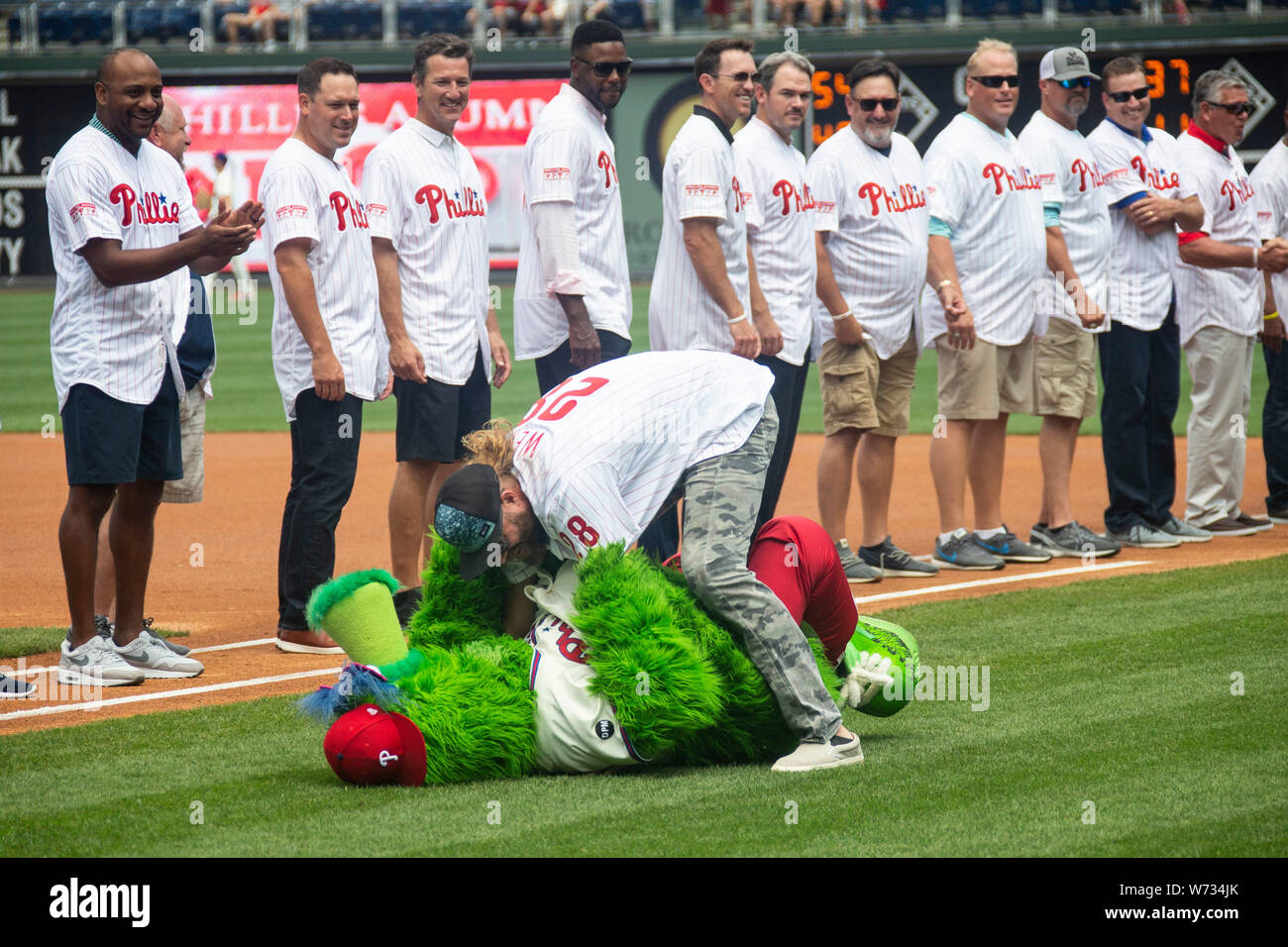 Phillies mascot hi-res stock photography and images - Alamy