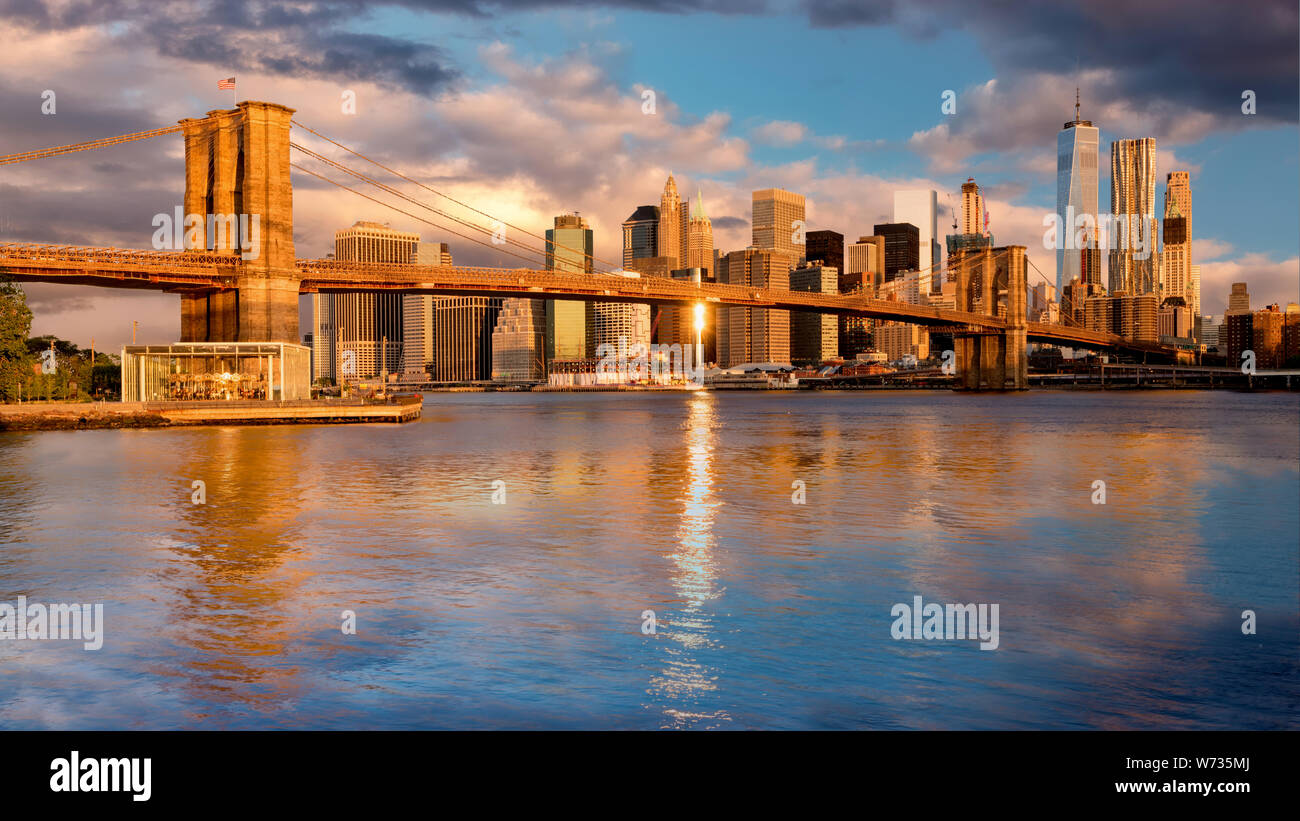 Brooklyn bridge new york skyline hi-res stock photography and images ...