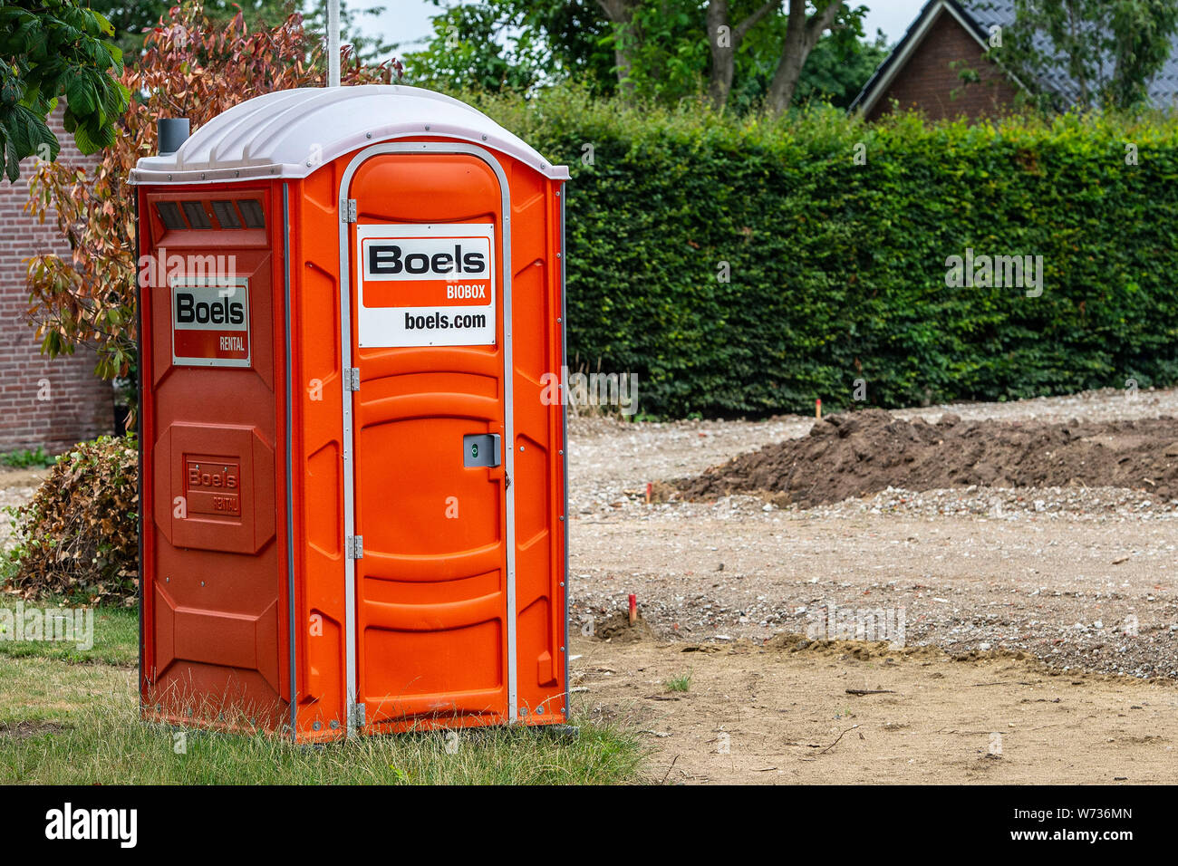 Arnhem, Nederland. 03rd Aug, 2019. ARNHEM, 03-08-2019, construction, dixie toilet on construction site Credit: Pro Shots/Alamy Live News Stock Photo