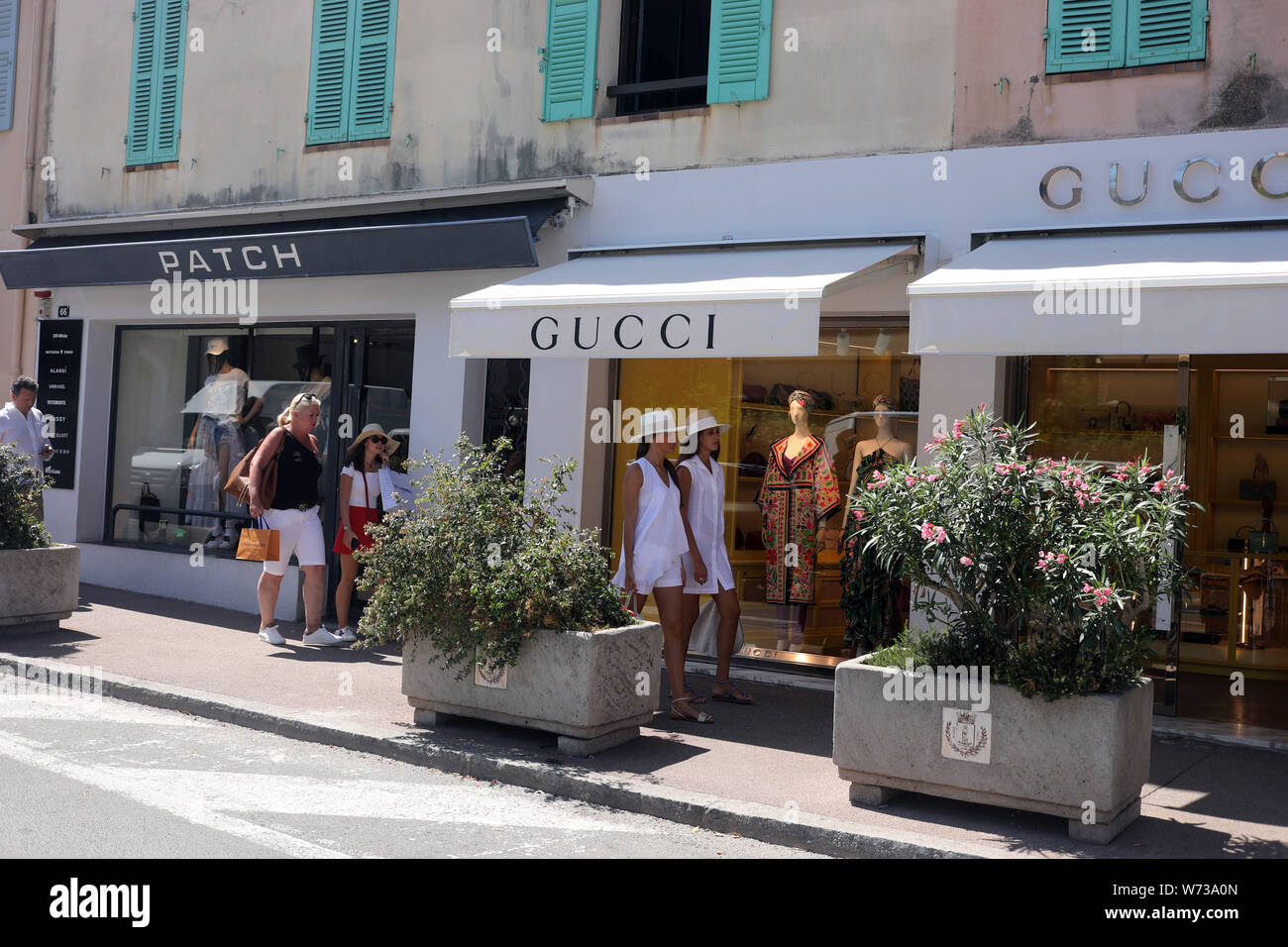 Page 2 - Gucci Outlet High Resolution Stock Photography and Images - Alamy