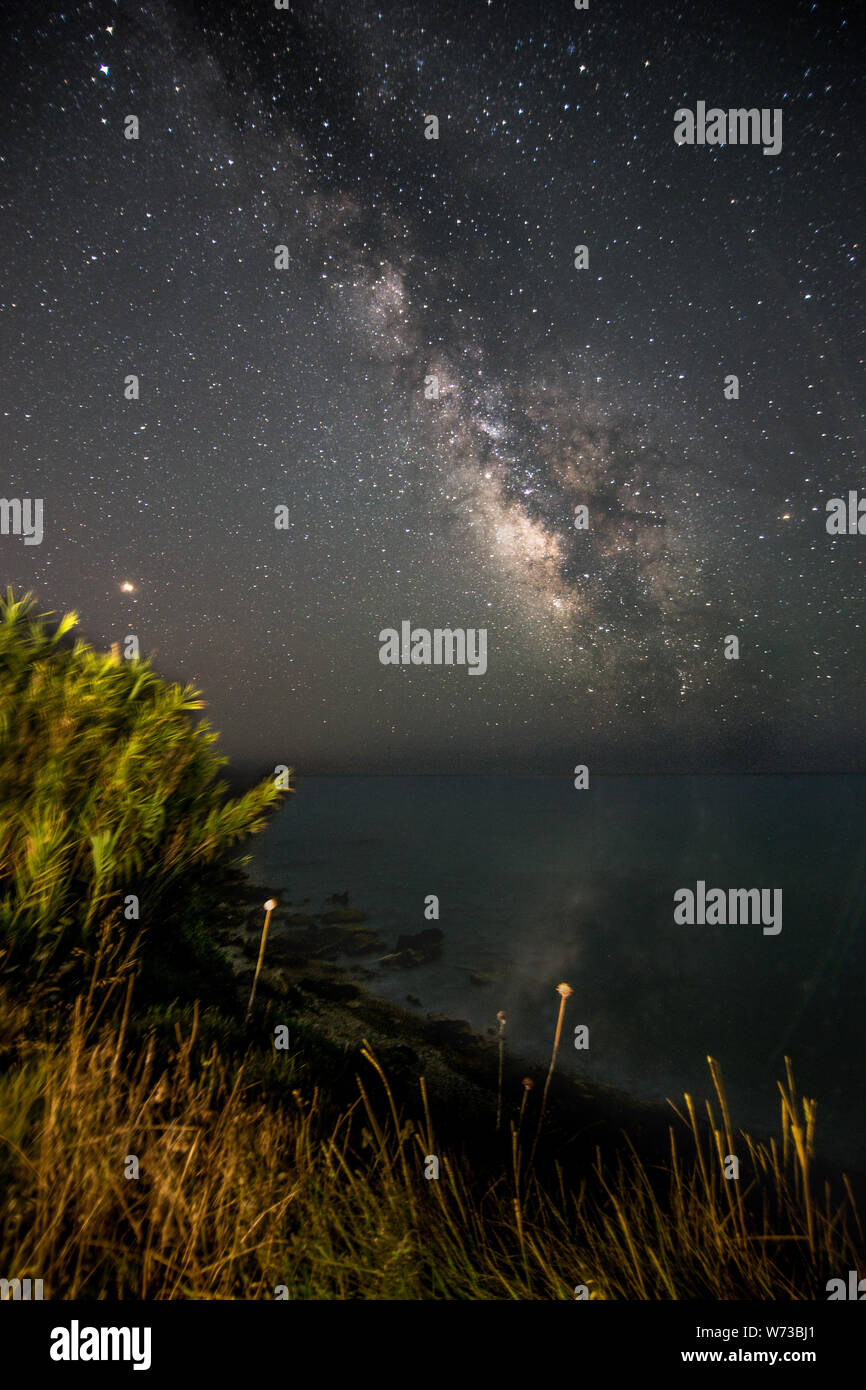 Milky way over sea hi-res stock photography and images - Alamy