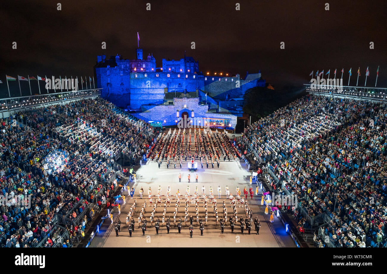 Edinburgh military tattoo hi-res stock photography and images - Alamy