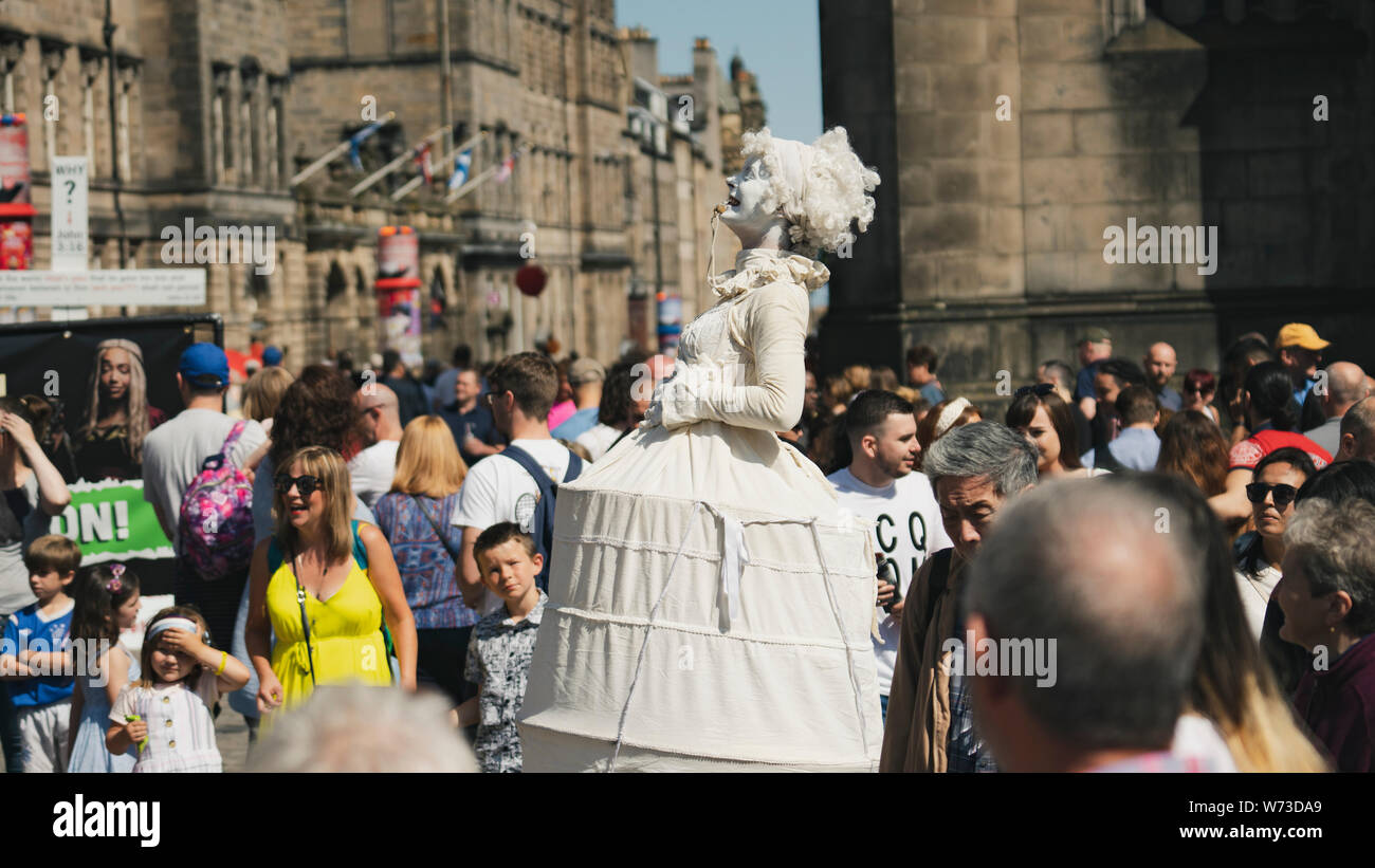 Edinburgh, Scotland, UK. 3 August 2019. On the first weekend of the Edinburgh Fringe Festival good weather brought out thousands of tourists to enjoy Stock Photo