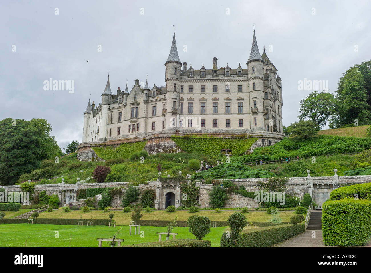 dunrobin-castle-golspie-scotland-stock-photo-alamy