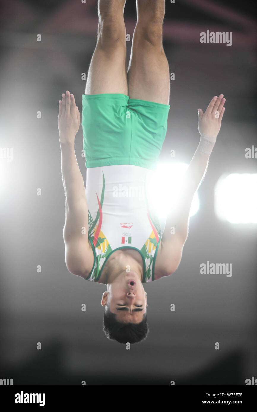 Lima, Peru. 4th Aug, 2019. VICTOR RODRIGUEZ from Mexico flips upside down during the competition held in the Polideportivo Villa El Salvador in Lima, Peru. Credit: Amy Sanderson/ZUMA Wire/Alamy Live News Stock Photo