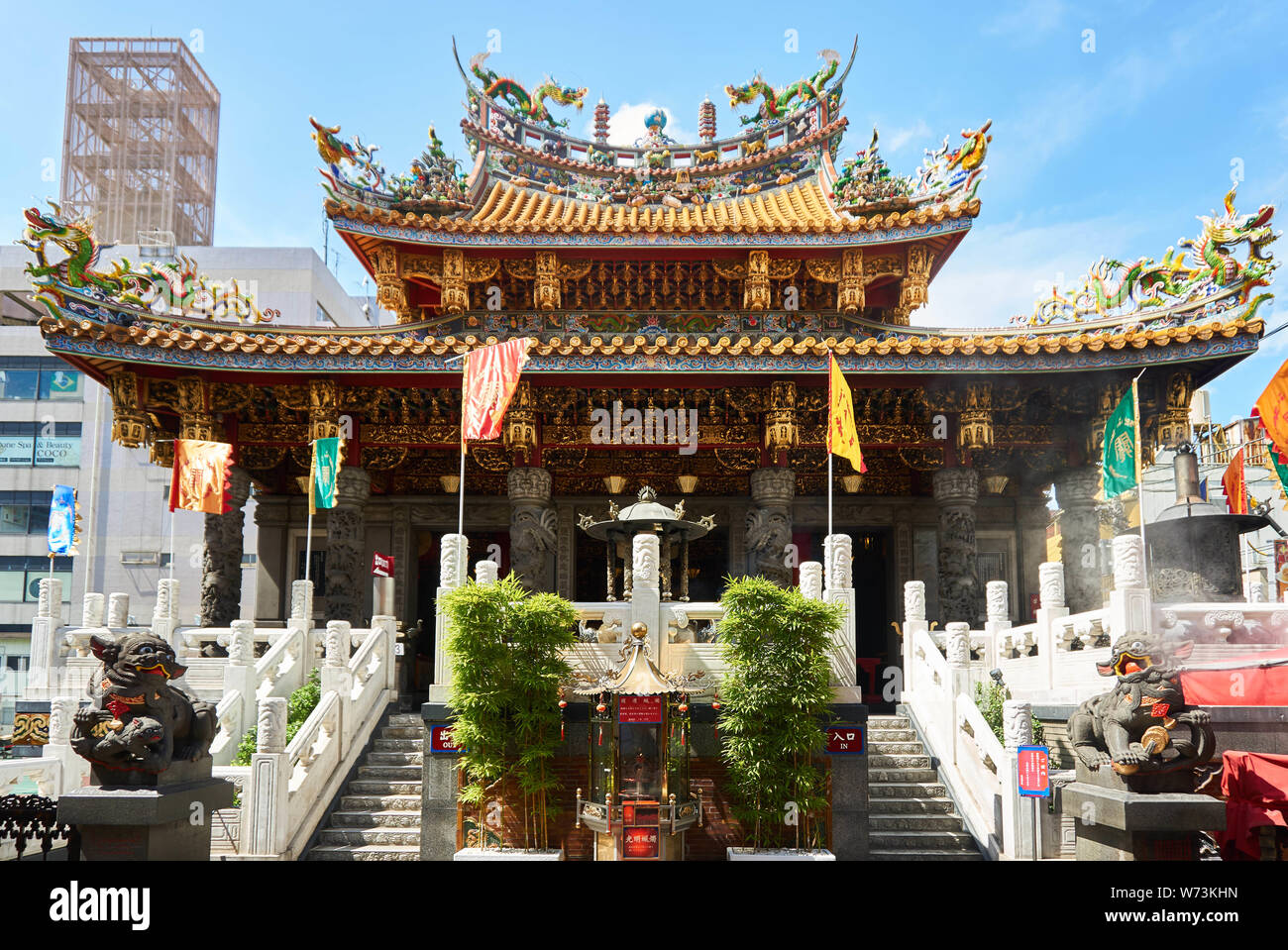 Emperor Guan's Shrine (横浜関帝廟) in Yokohama's Chinatown, Kanagawa, Japan, on a sunny summer day. Stock Photo