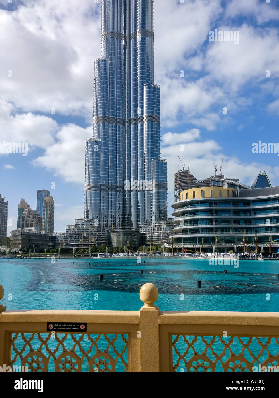 burj khalifa outside view