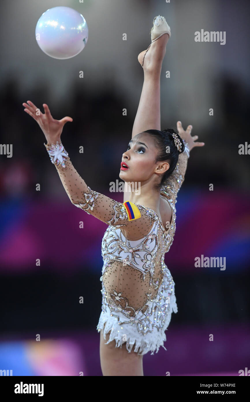 Lima, Peru. 4th Aug, 2019. ORIANA VINAS from Colombia tosses the ball during the competition held in the Polideportivo Villa El Salvador in Lima, Peru. Credit: Amy Sanderson/ZUMA Wire/Alamy Live News Stock Photo