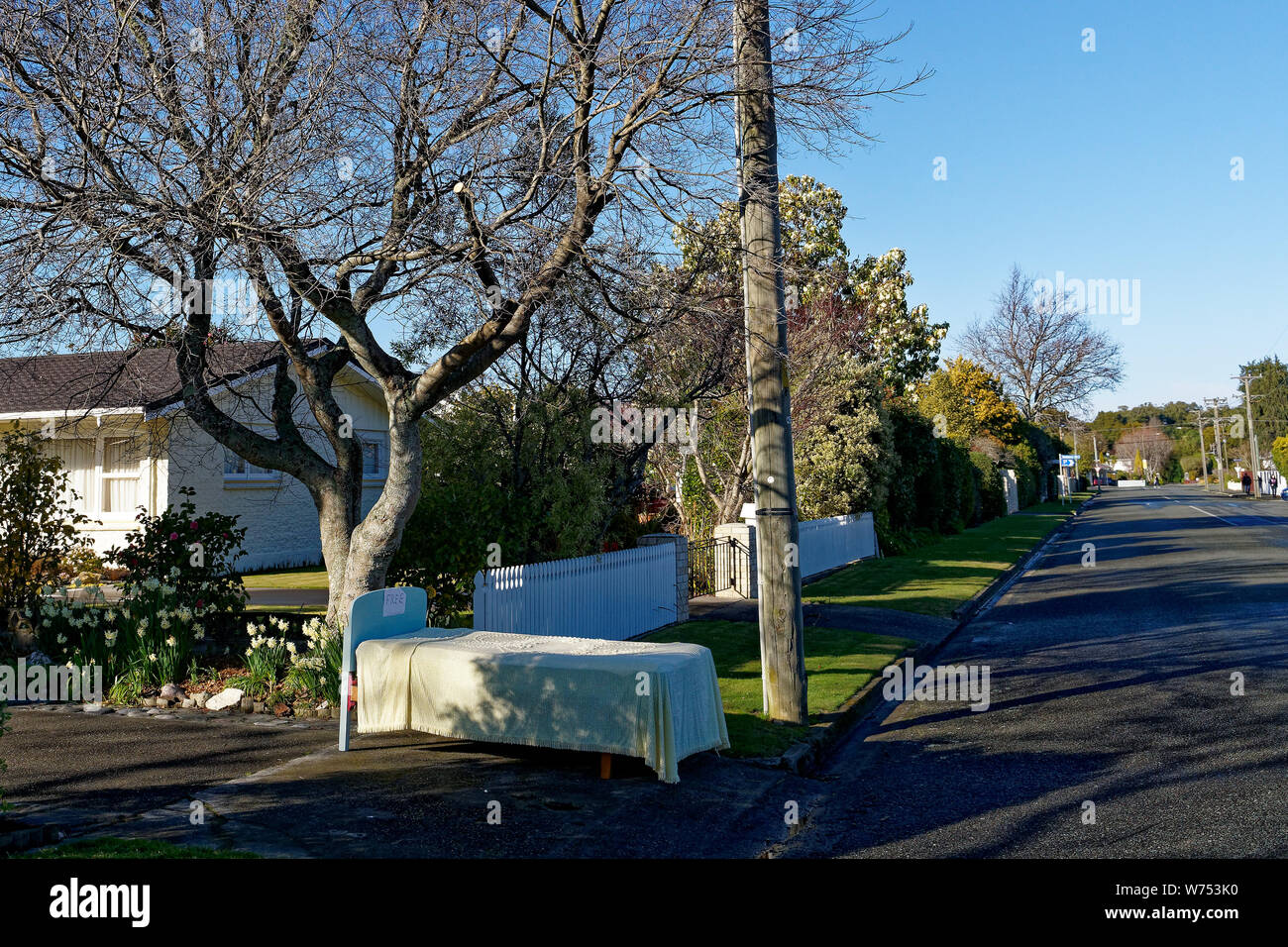 Single bed complete with bedspread free to take away. Recycling Sunday