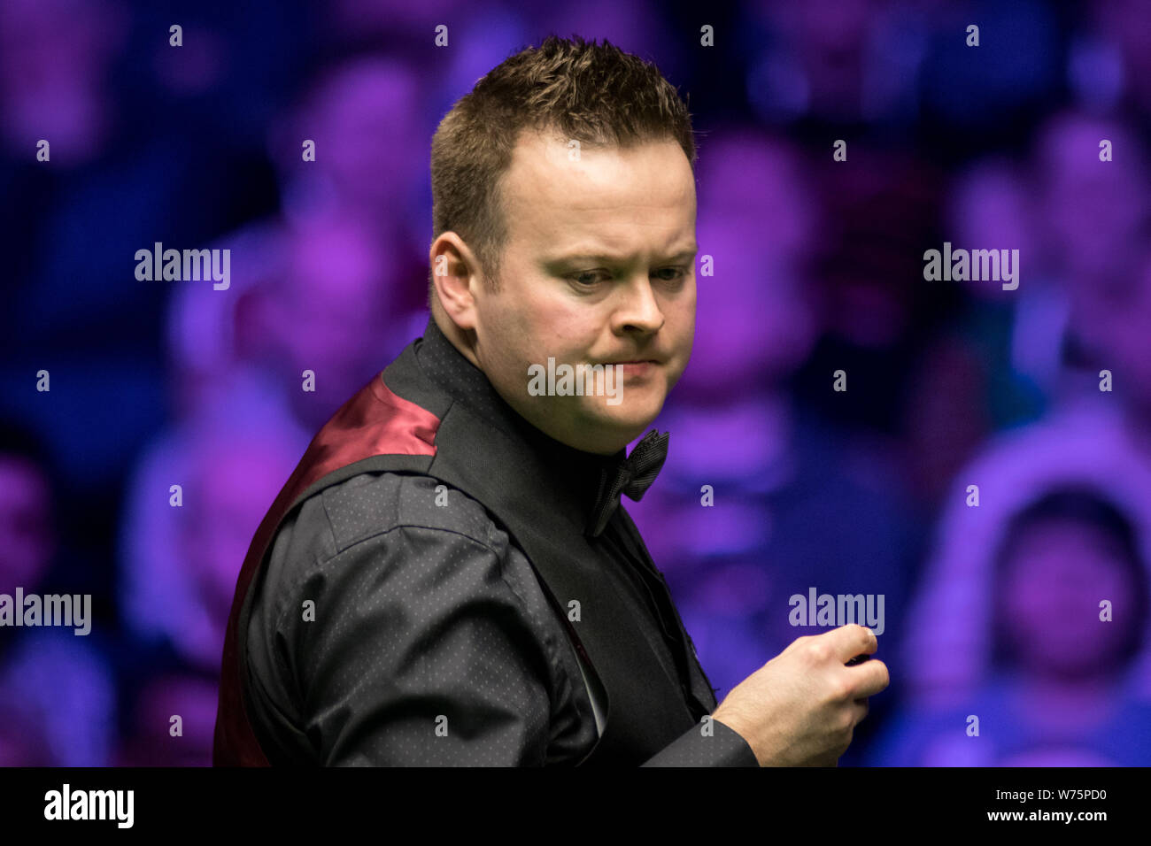 Shaun Murphy of England chalks his cue as he considers a shot to Ronnie O'Sullivan of England in their final match during the 2017 Betway UK Champions Stock Photo