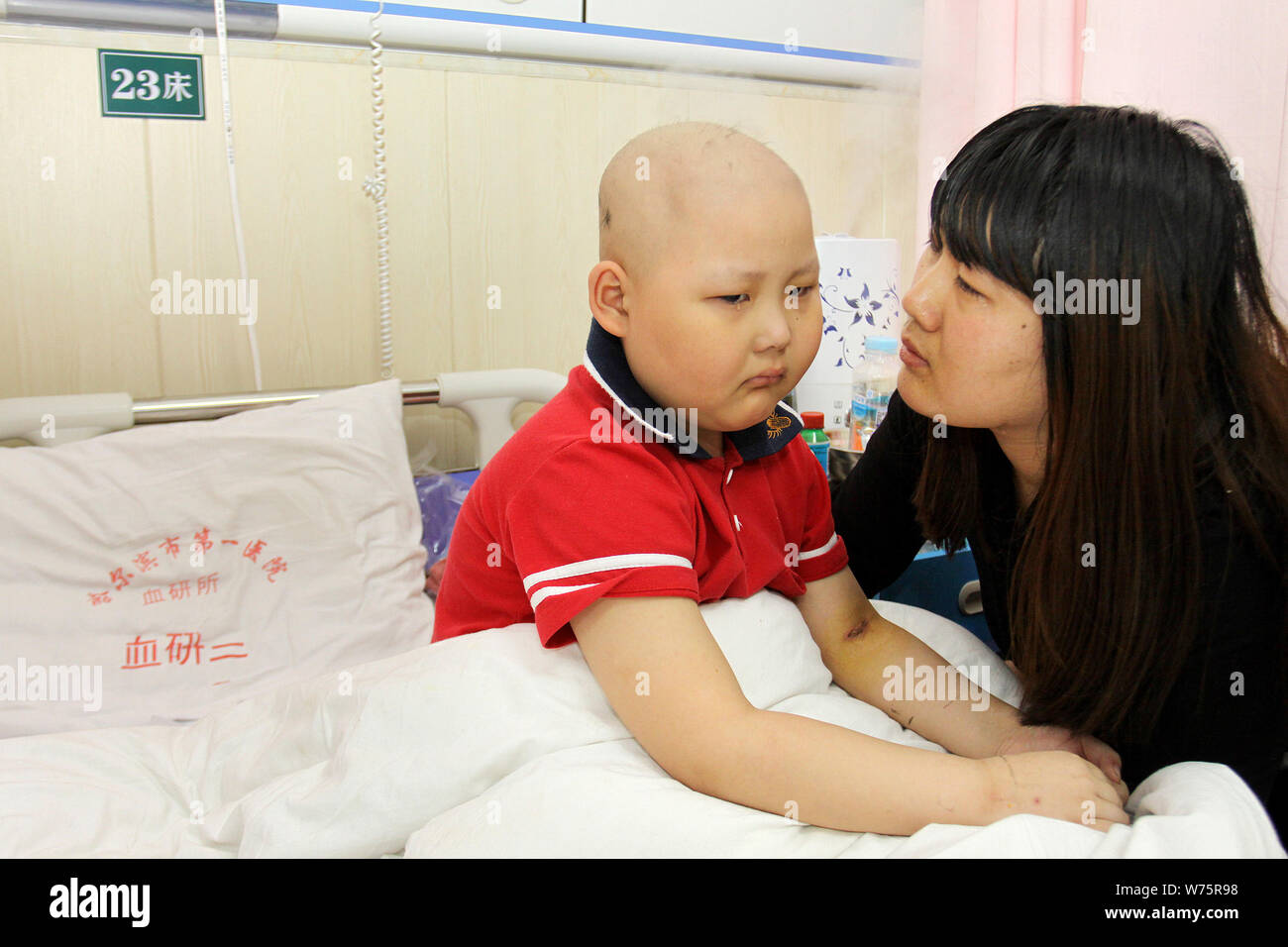 28-year-old Chinese woman Meng Xianglan diagnosed with aplastic anemia takes care of her 6-year-old son Jiao Zhenheng diagnosed with leukemia, also sp Stock Photo