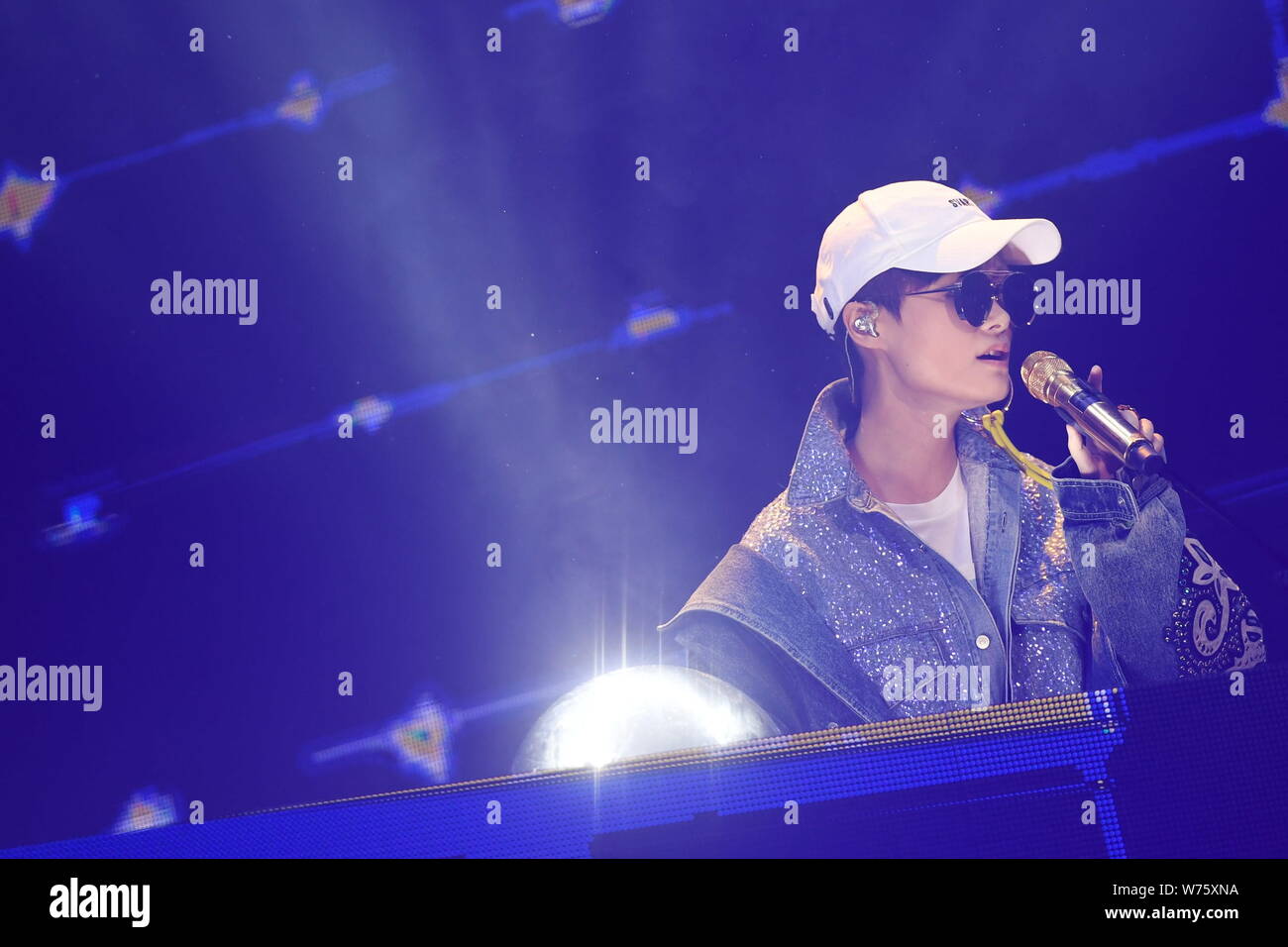 Xing liu hires stock photography and images Alamy