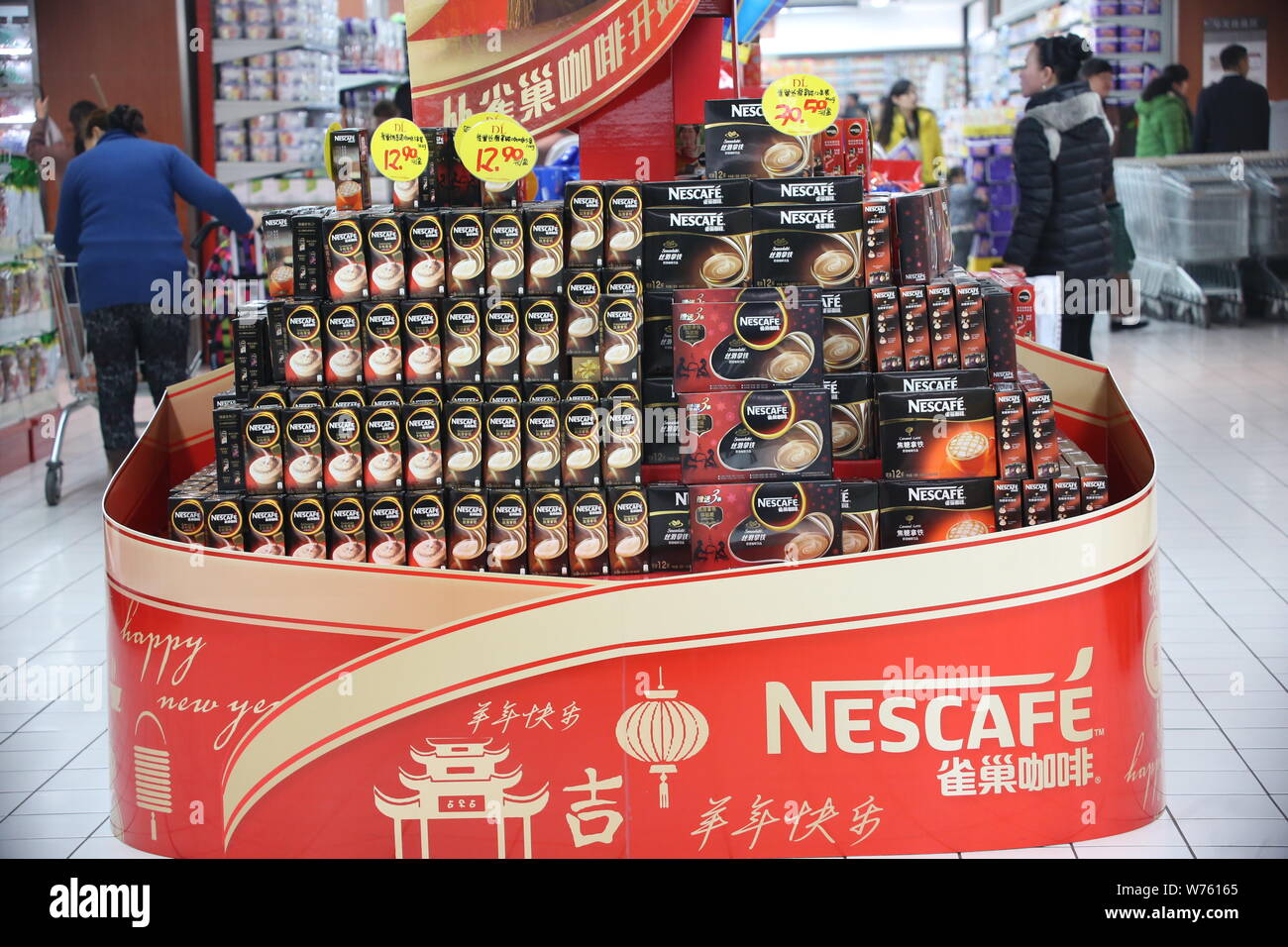 https://c8.alamy.com/comp/W76165/file-cartons-of-nescafe-instant-coffee-of-nestle-are-for-sale-at-a-supermarket-in-xuchang-city-central-chinas-henan-province-25-january-2015-W76165.jpg
