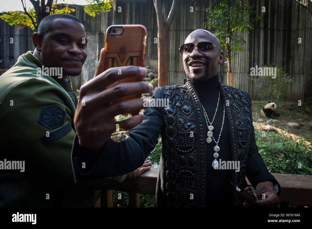Floyd mayweather money hi-res stock photography and images - Alamy