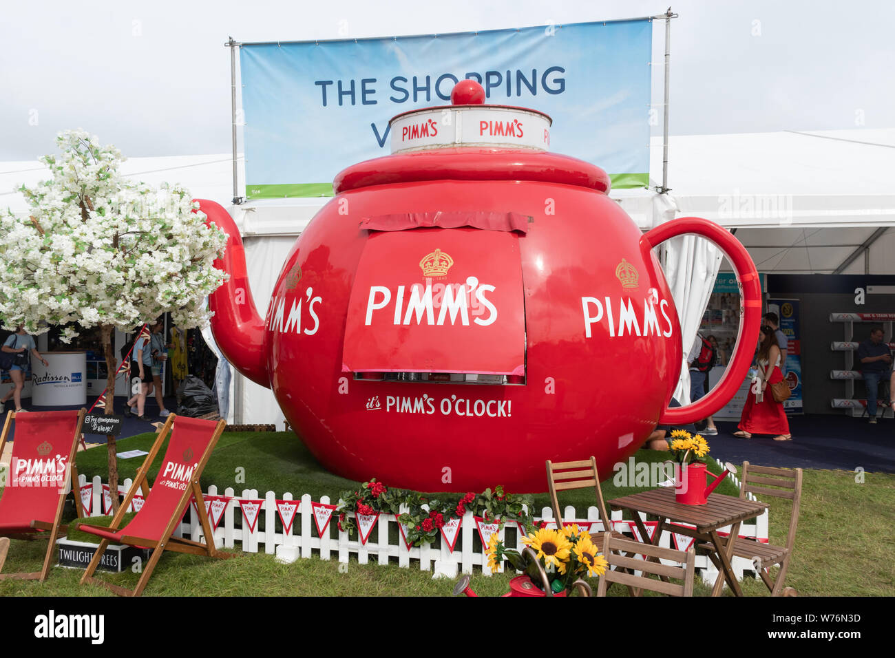 Pimm's o'clock hires stock photography and images Alamy