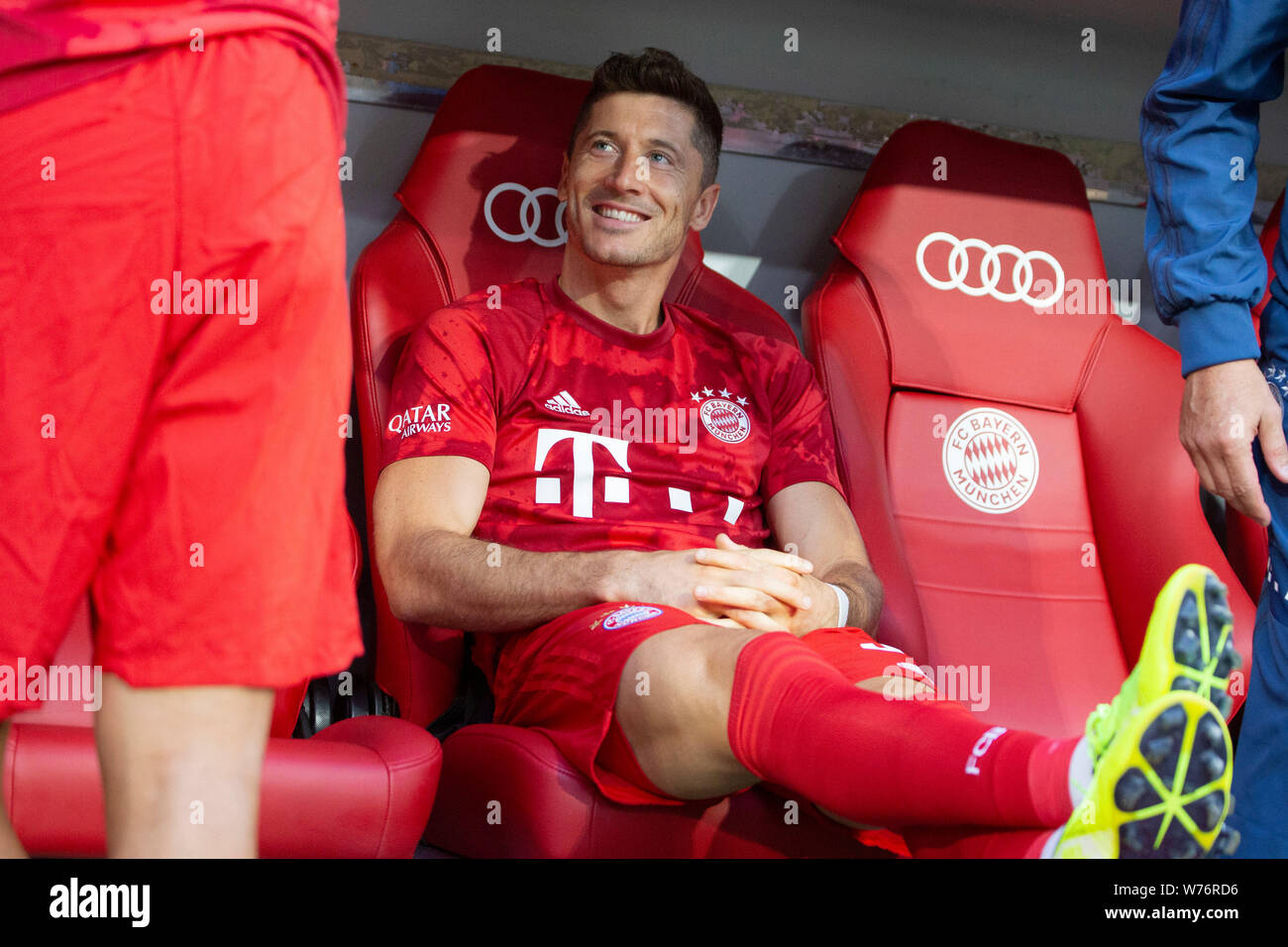 Robert LEWANDOWSKI (# 9, M) on spare bench. Soccer, Bayern Munich (M) - Tottenham Hotspurs (TOT) 5: 6 iE, Audi Cup 2019, Final, on 31.07.2019 in Muenchen / ALLIANZARENA / Germany. ¬ | usage worldwide Stock Photo