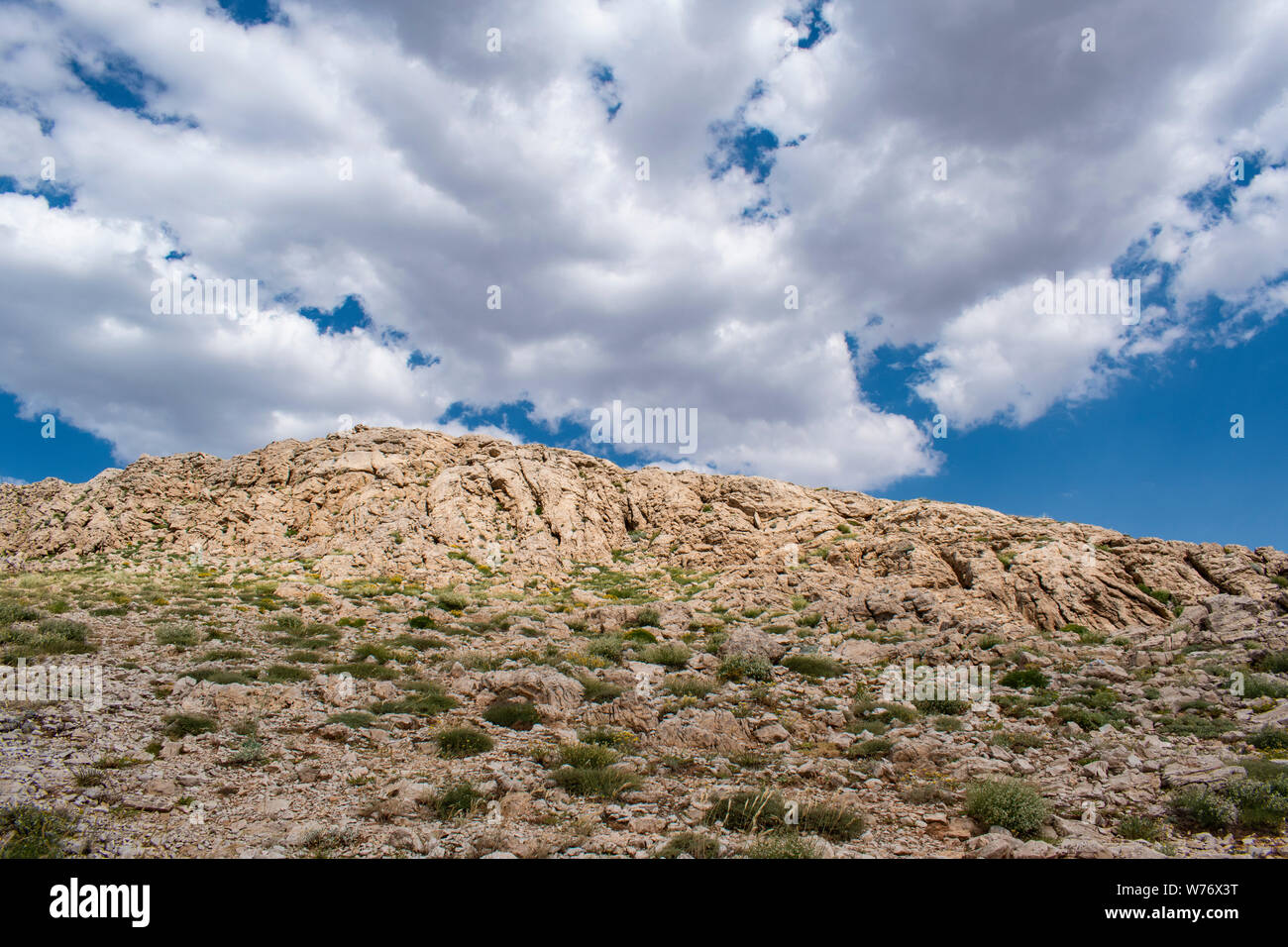 Turkey: footpath to the top of Nemrut Dagi where in 62 BCE King Antiochus I Theos of Commagene built a tomb-sanctuary flanked by huge statues Stock Photo